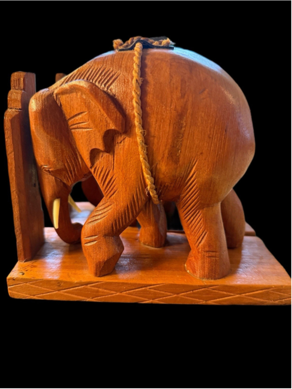 Pair of vintage hand carved genuine teak wood Elephants bookends saddle & strap - Picture 6 of 16